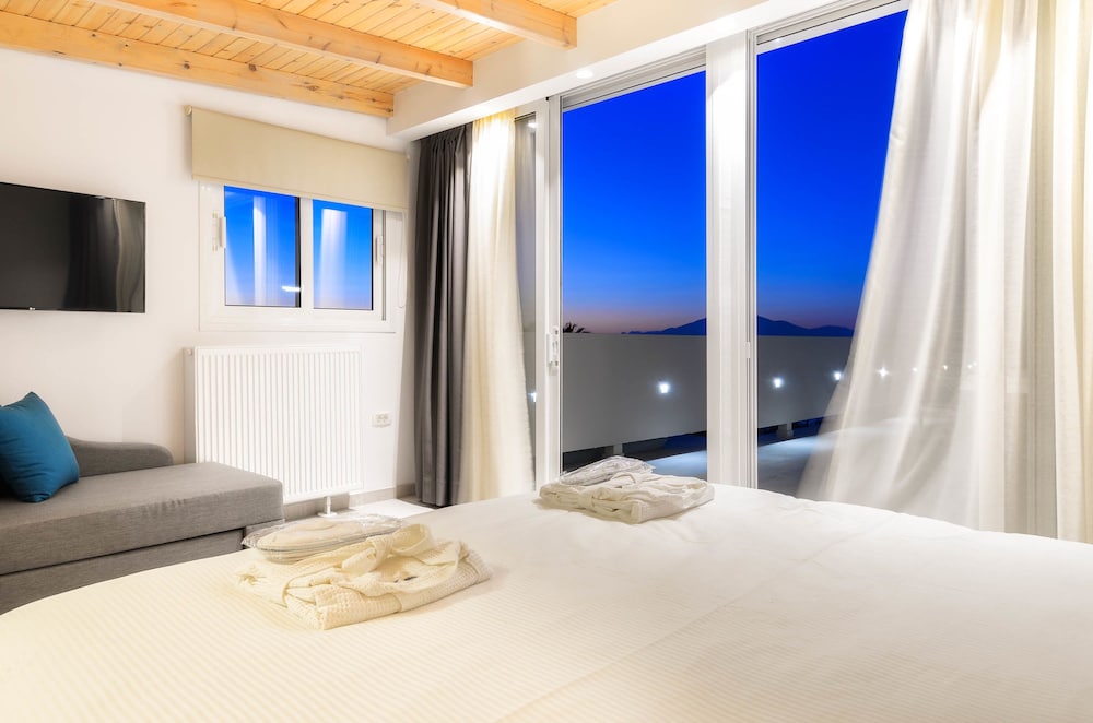 Iakinthos Tsilivi Beach — Hotel rooms in Tsilivi, Ionian Islands