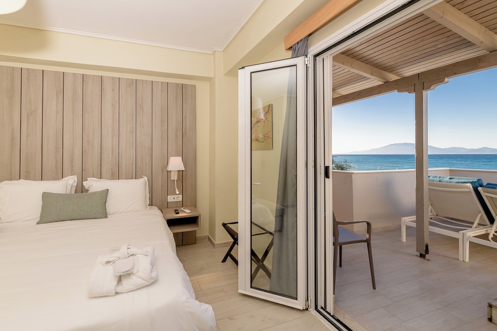 Iakinthos Tsilivi Beach — Hotel rooms in Tsilivi, Ionian Islands