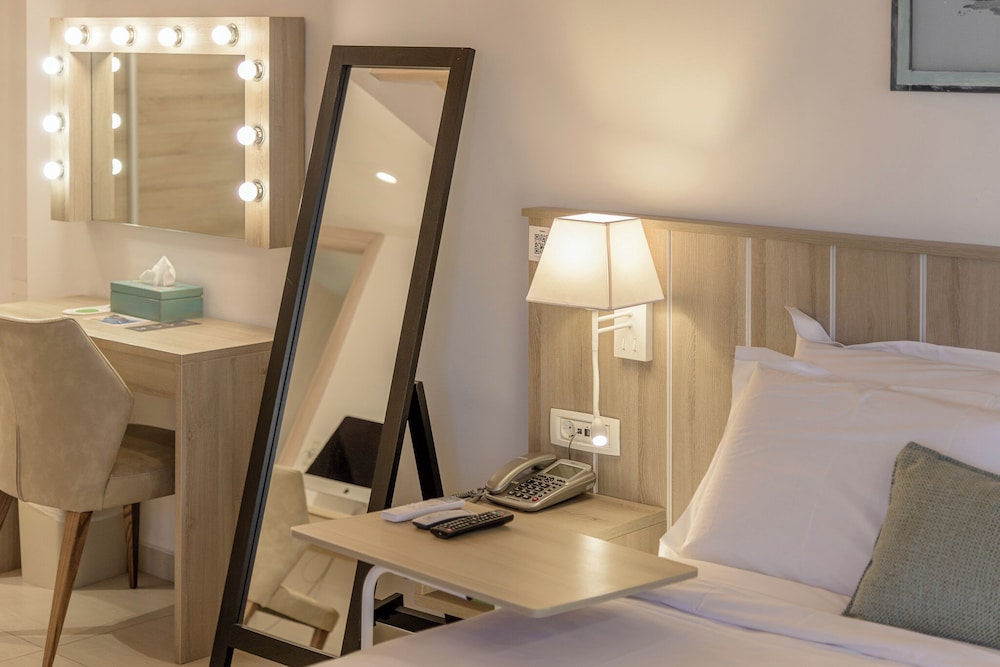 Iakinthos Tsilivi Beach — Hotel rooms in Tsilivi, Ionian Islands