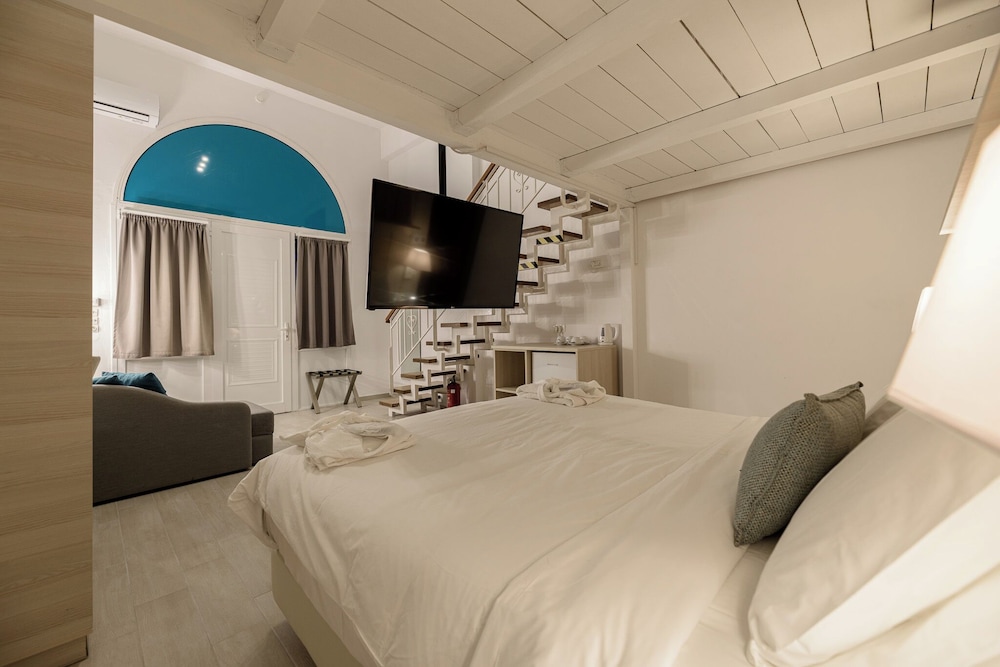 Iakinthos Tsilivi Beach — Hotel rooms in Tsilivi, Ionian Islands