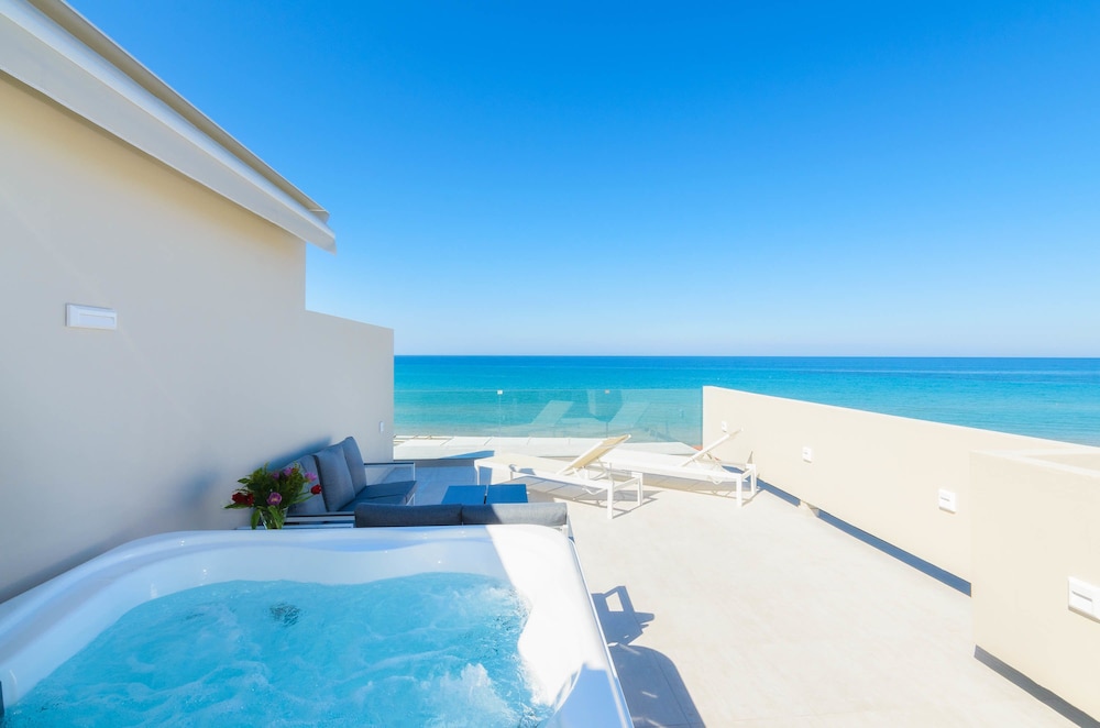 Iakinthos Tsilivi Beach — Swimming pool in Tsilivi, Ionian Islands