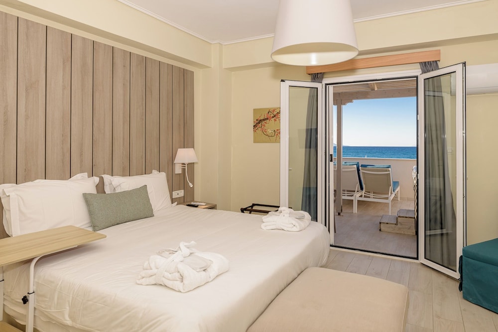Iakinthos Tsilivi Beach — Hotel rooms in Tsilivi, Ionian Islands