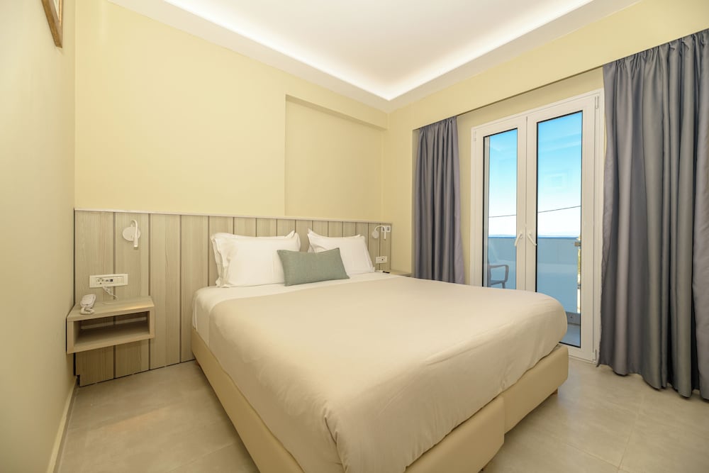 Iakinthos Tsilivi Beach — Hotel rooms in Tsilivi, Ionian Islands