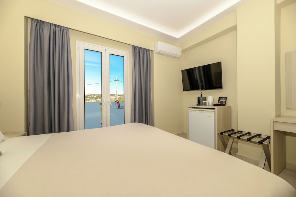 Iakinthos Tsilivi Beach — Hotel rooms in Tsilivi, Ionian Islands
