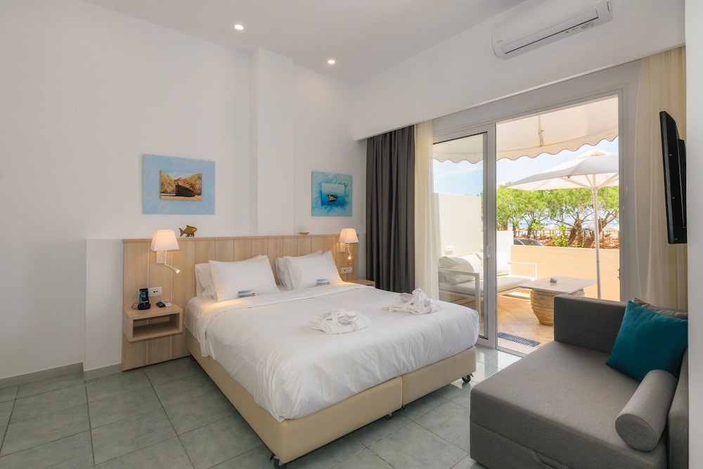 Iakinthos Tsilivi Beach — Hotel rooms in Tsilivi, Ionian Islands