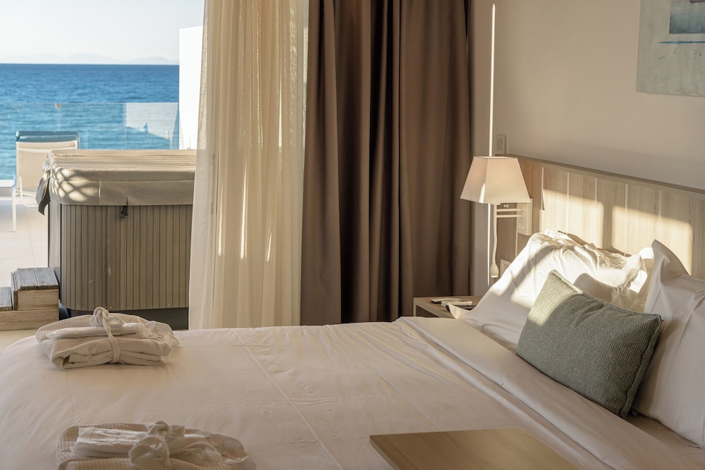 Iakinthos Tsilivi Beach — Hotel rooms in Tsilivi, Ionian Islands