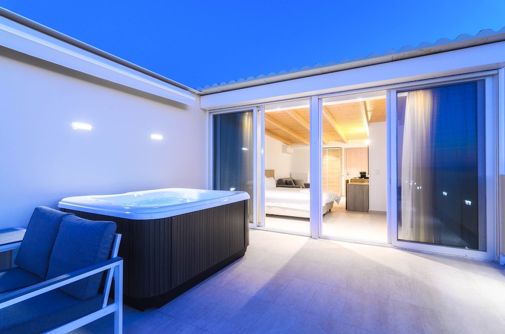 Iakinthos Tsilivi Beach — Hotel rooms in Tsilivi, Ionian Islands