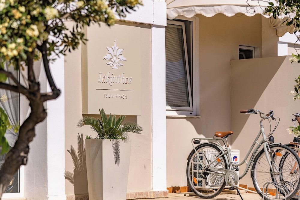Iakinthos Tsilivi Beach — Hotel building in Tsilivi, Ionian Islands