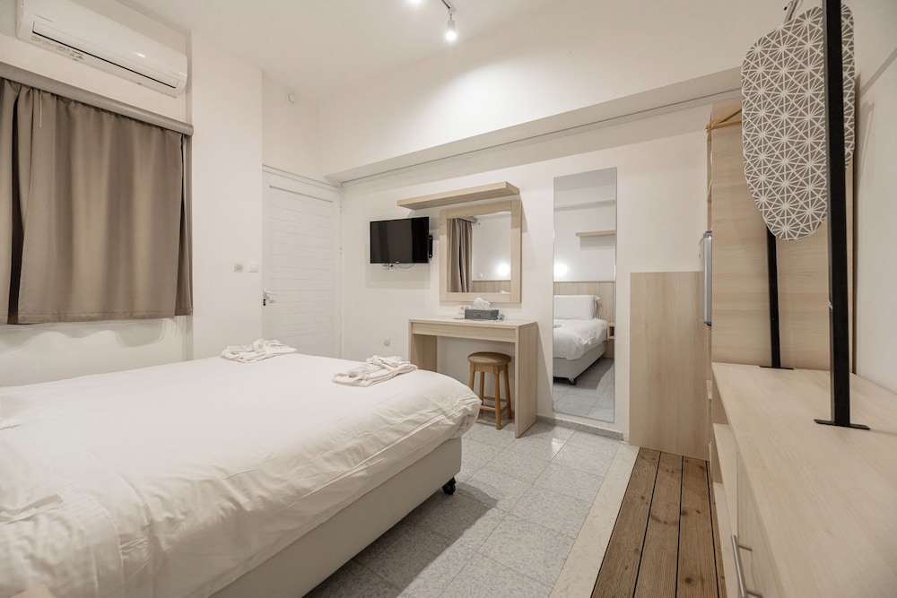 Iakinthos Tsilivi Beach — Hotel rooms in Tsilivi, Ionian Islands