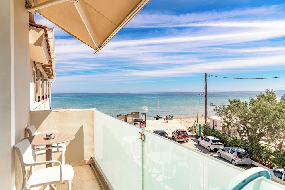 Iakinthos Tsilivi Beach — Hotel rooms in Tsilivi, Ionian Islands