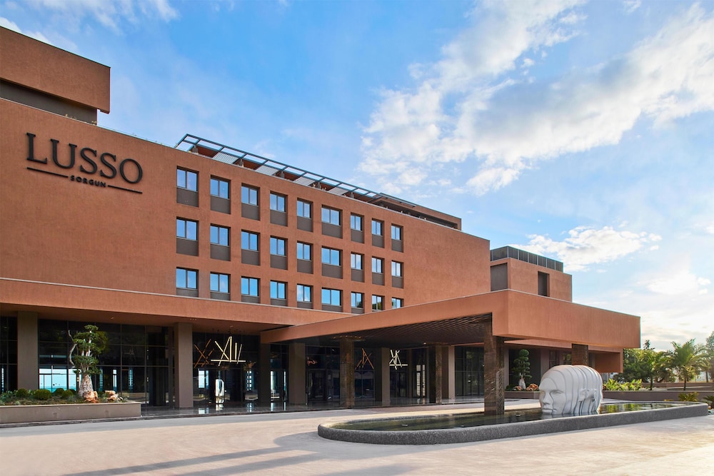 Lusso Sorgun — Hotel building in Side