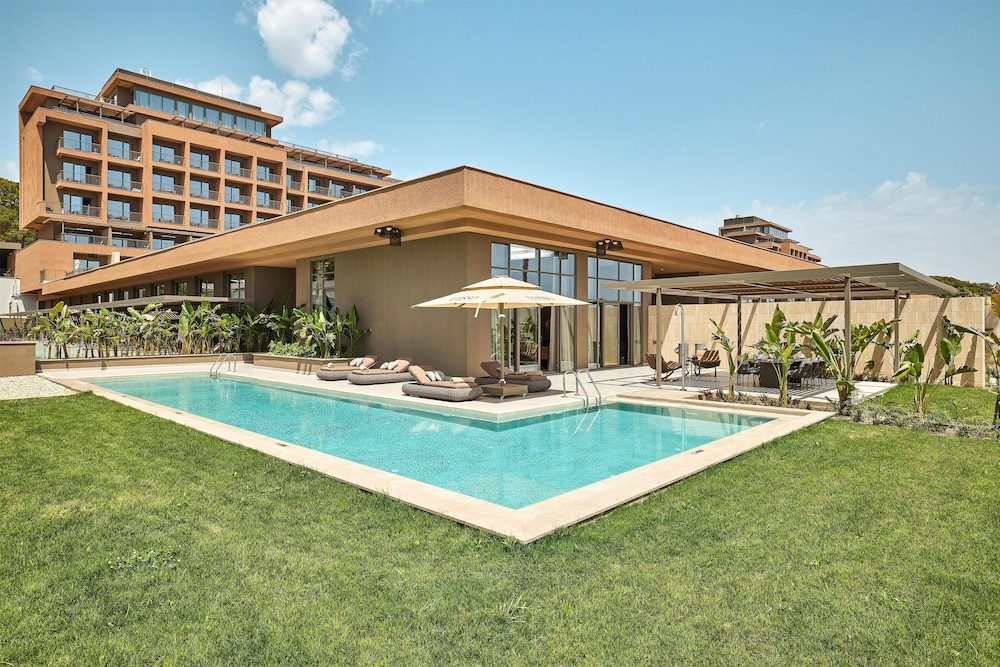 Lusso Sorgun — Swimming pool in Side
