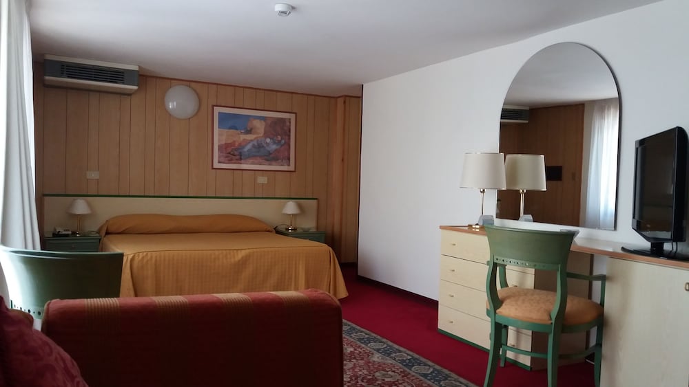 Hotel Majestic — Hotel rooms in Jesolo, Veneto