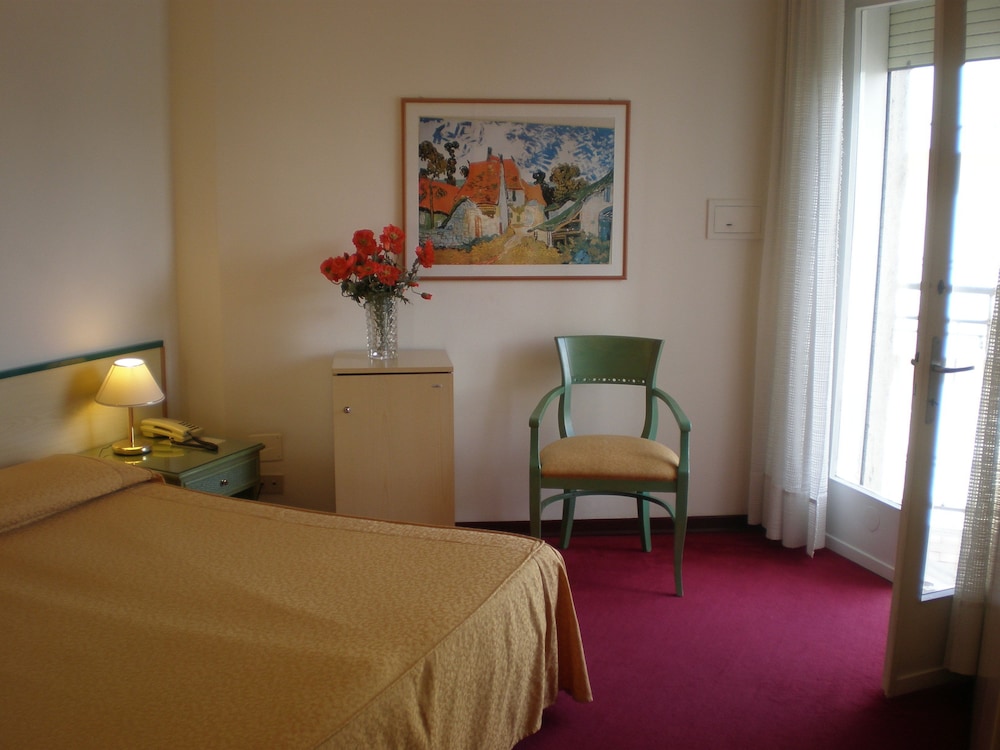 Hotel Majestic — Hotel rooms in Jesolo, Veneto