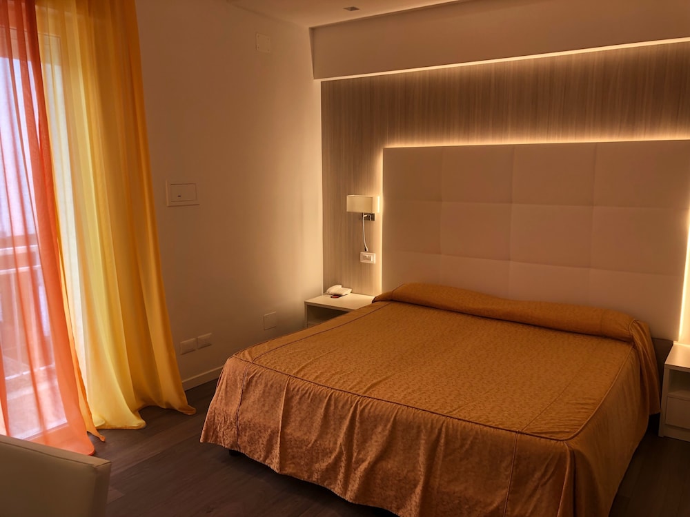 Hotel Majestic — Hotel rooms in Jesolo, Veneto