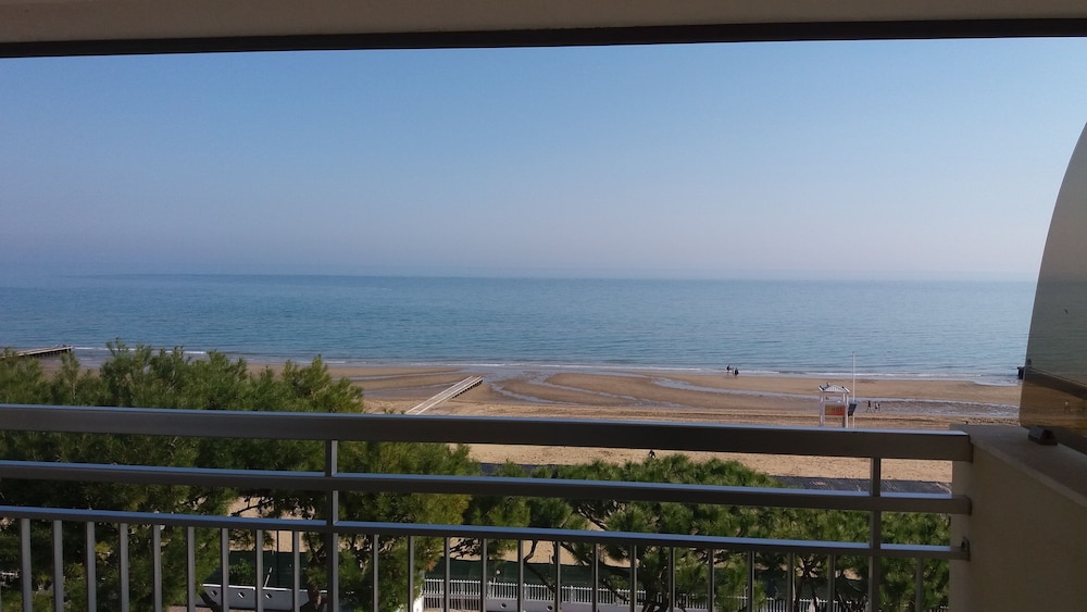 Hotel Majestic — Beach in Jesolo, Veneto