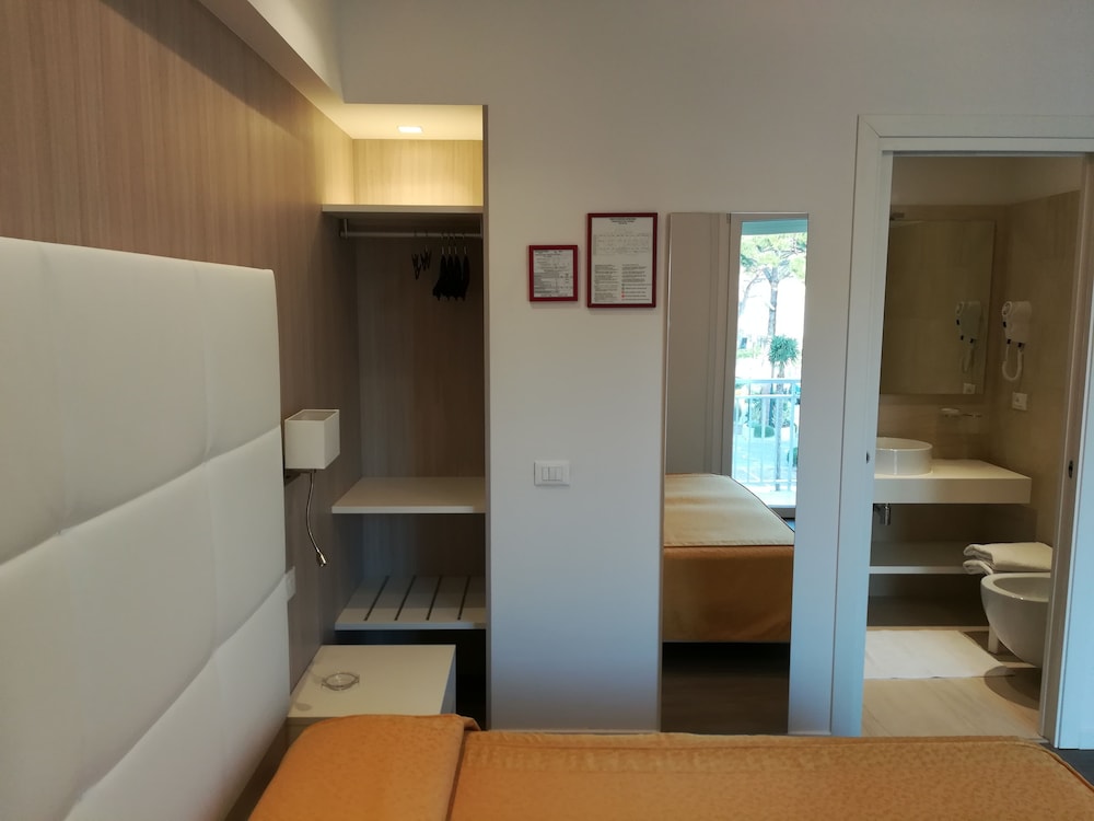 Hotel Majestic — Hotel rooms in Jesolo, Veneto