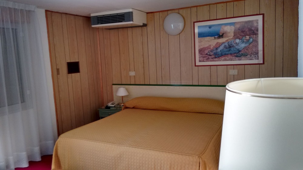 Hotel Majestic — Hotel rooms in Jesolo, Veneto