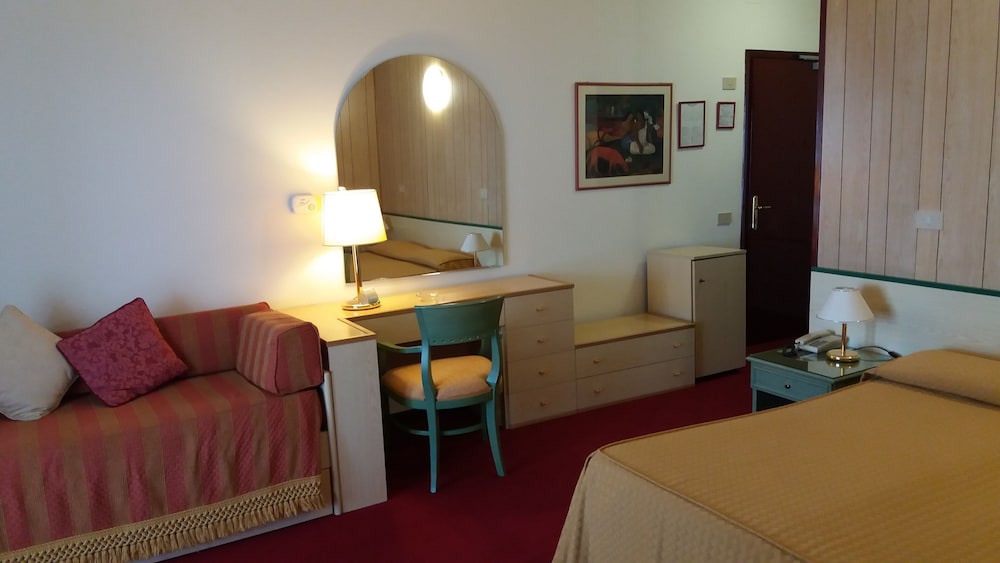 Hotel Majestic — Hotel rooms in Jesolo, Veneto