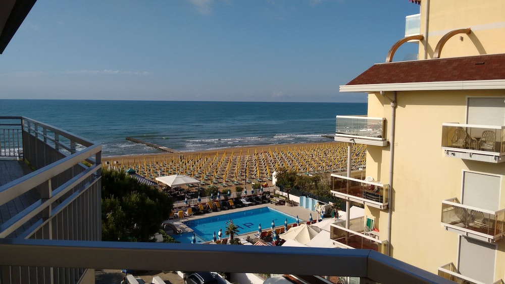 Hotel Majestic - zdjęcie 2