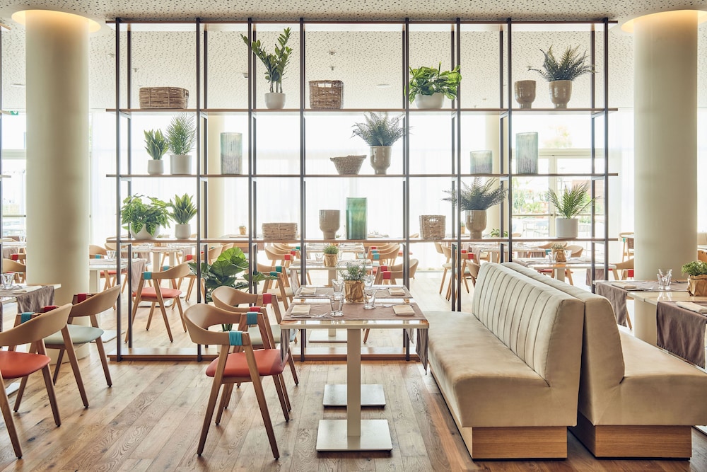 Falkensteiner Hotel & Spa Jesolo — Restaurant & bars in Jesolo, Veneto