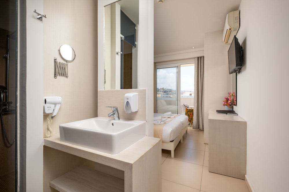 Dimitrios Beach Hotel Adults Friendly 14 plus — Hotel rooms in Rethymnon