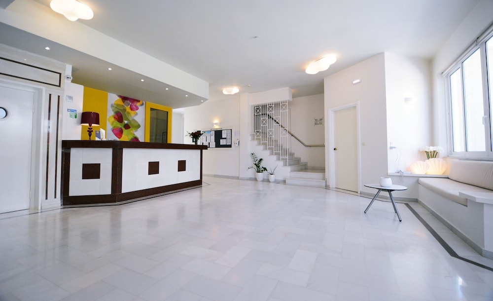 Dimitrios Beach Hotel Adults Friendly 14 plus — Hotel building in Rethymnon