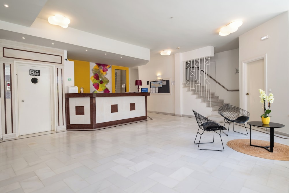 Dimitrios Beach Hotel Adults Friendly 14 plus — Hotel building in Rethymnon
