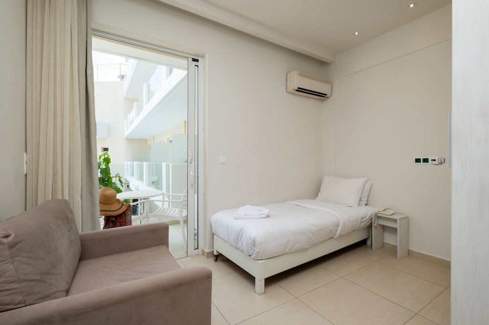 Dimitrios Beach Hotel Adults Friendly 14 plus — Hotel rooms in Rethymnon