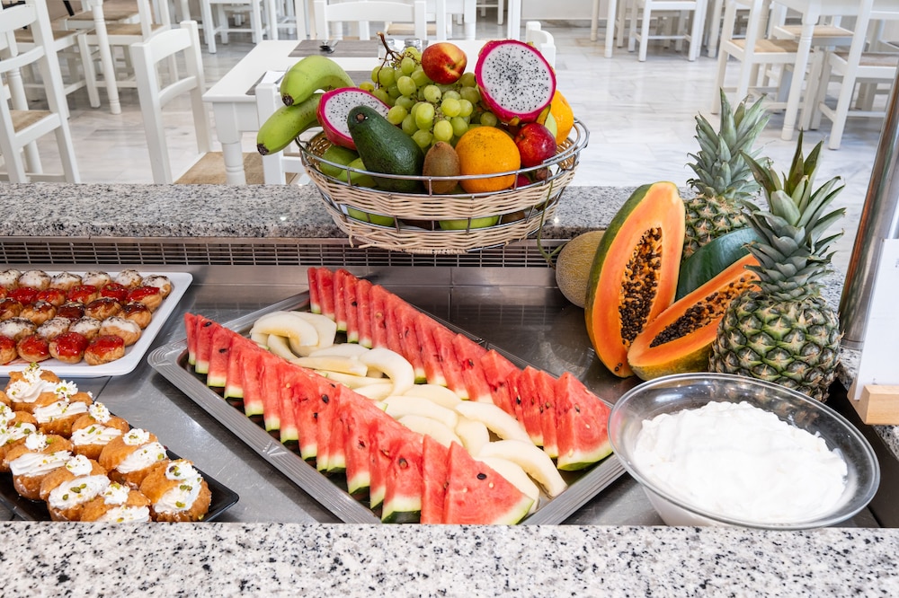 Dimitrios Beach Hotel Adults Friendly 14 plus — Restaurant & bars in Rethymnon