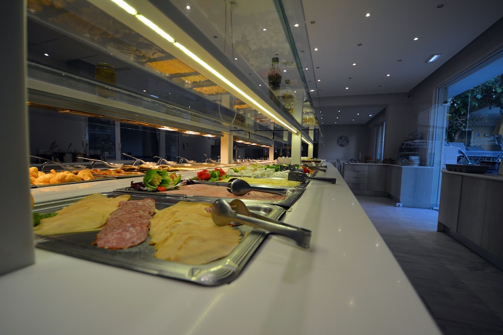 Dimitrios Beach Hotel Adults Friendly 14 plus — Restaurant & bars in Rethymnon