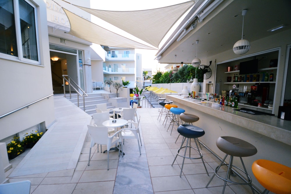 Dimitrios Beach Hotel Adults Friendly 14 plus — Restaurant & bars in Rethymnon