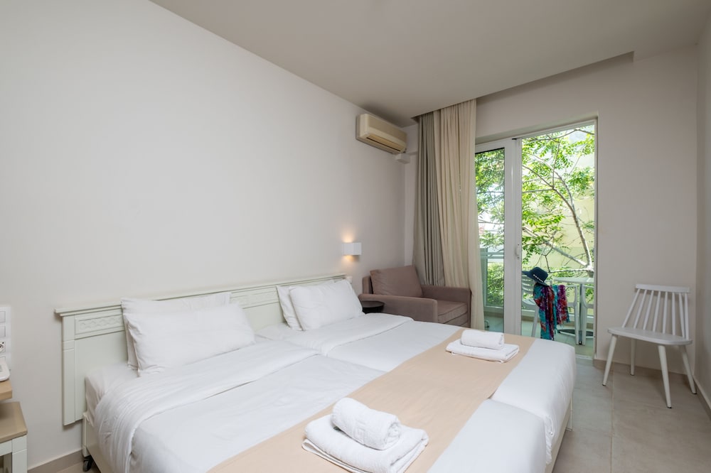 Dimitrios Beach Hotel Adults Friendly 14 plus — Hotel rooms in Rethymnon