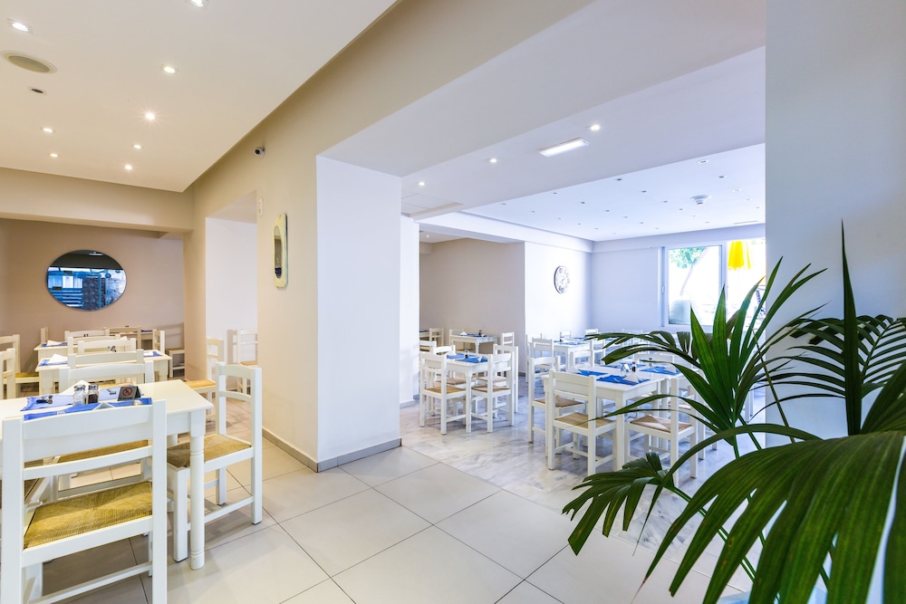Dimitrios Beach Hotel Adults Friendly 14 plus — Restaurant & bars in Rethymnon