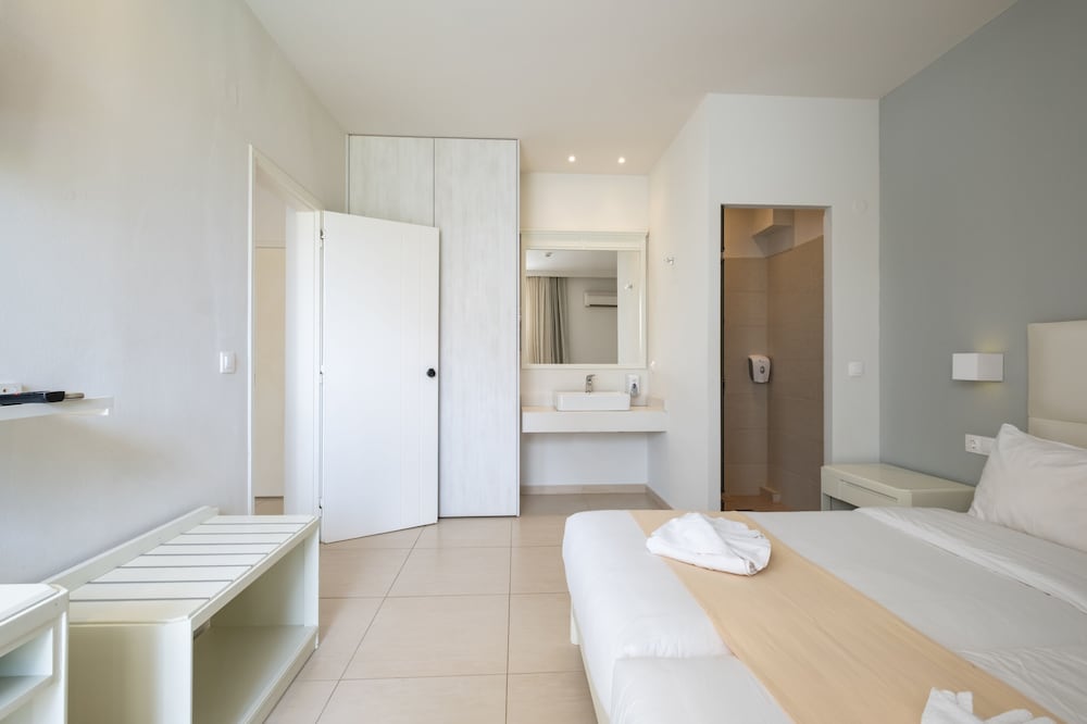 Dimitrios Beach Hotel Adults Friendly 14 plus — Hotel rooms in Rethymnon
