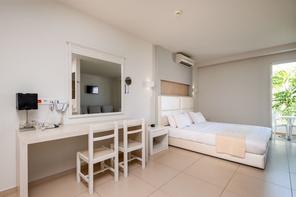 Dimitrios Beach Hotel Adults Friendly 14 plus — Hotel rooms in Rethymnon