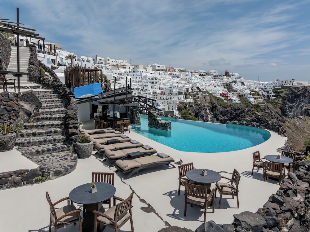 Honeymoon Petra Villas — Swimming pool in Imerovigli, South Aegean