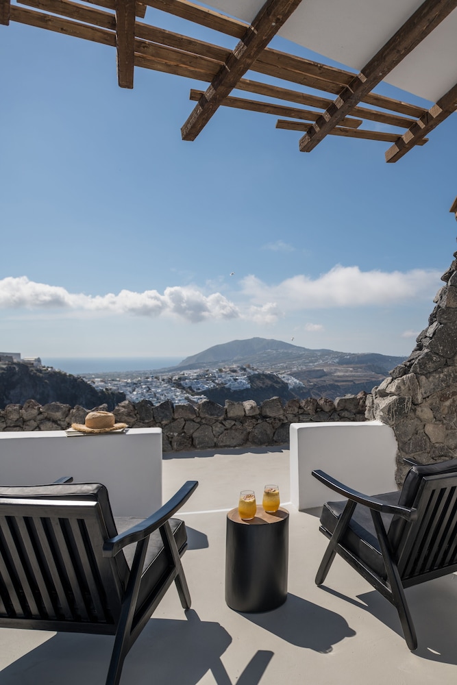 Honeymoon Petra Villas — Hotel building in Imerovigli, South Aegean