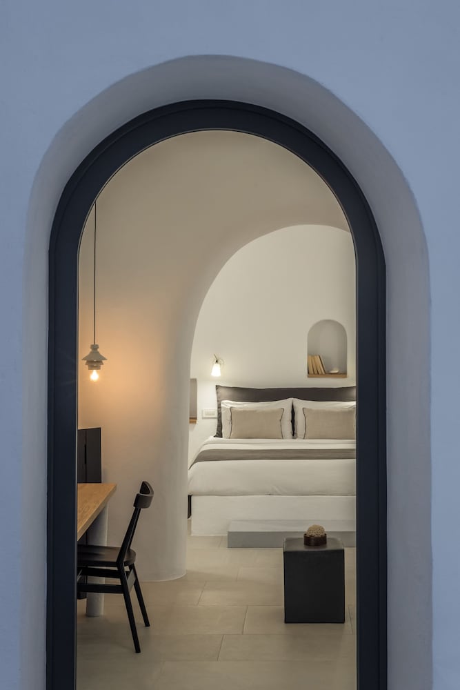 Honeymoon Petra Villas — Hotel rooms in Imerovigli, South Aegean