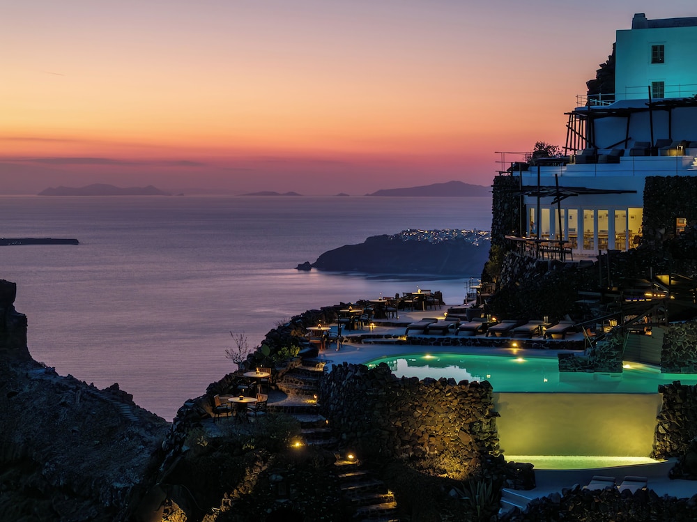 Honeymoon Petra Villas — Hotel building in Imerovigli, South Aegean