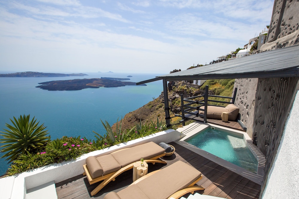 Honeymoon Petra Villas — Swimming pool in Imerovigli, South Aegean