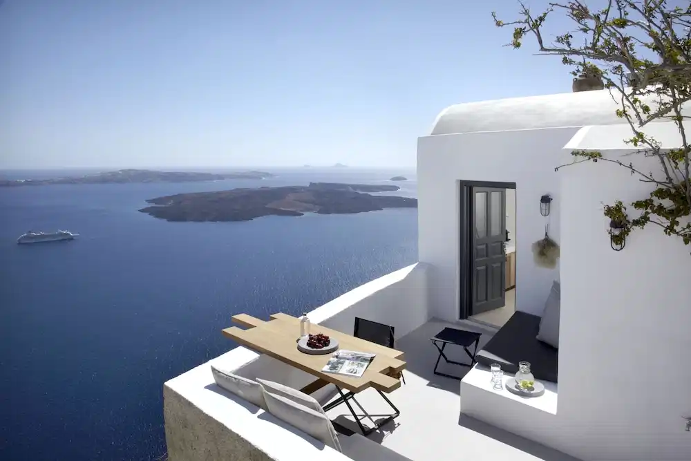 Honeymoon Petra Villas — Hotel building in Imerovigli, South Aegean