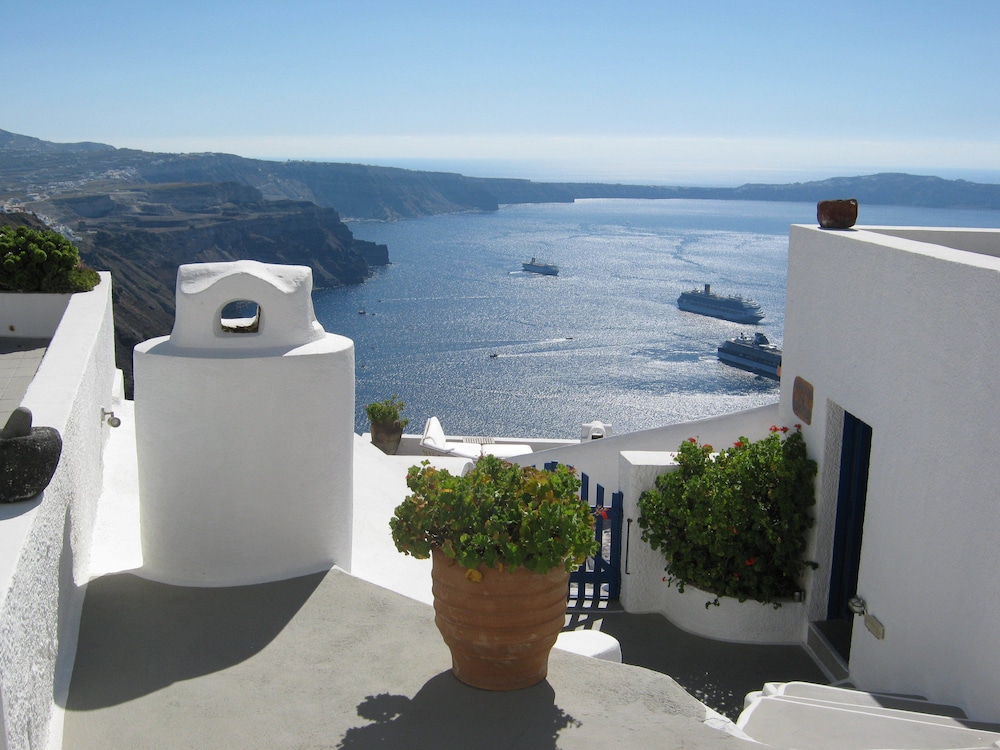 Honeymoon Petra Villas — Attractions in the area in Imerovigli, South Aegean