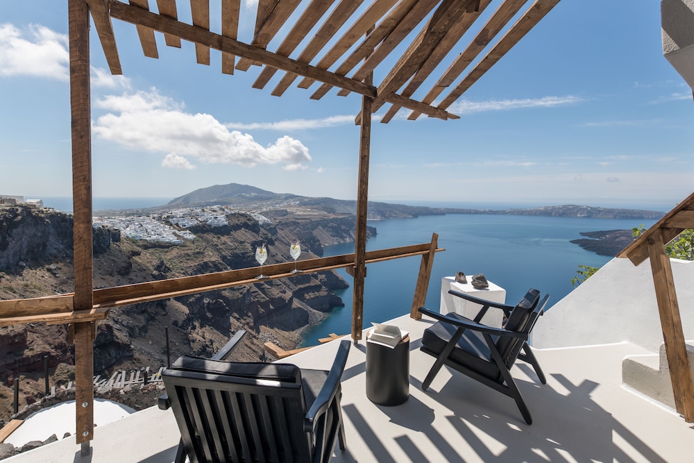 Honeymoon Petra Villas — Attractions in the area in Imerovigli, South Aegean