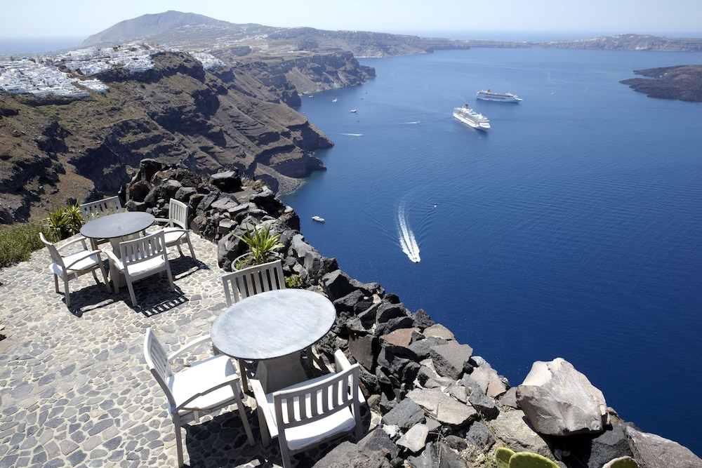 Honeymoon Petra Villas — Restaurant & bars in Imerovigli, South Aegean