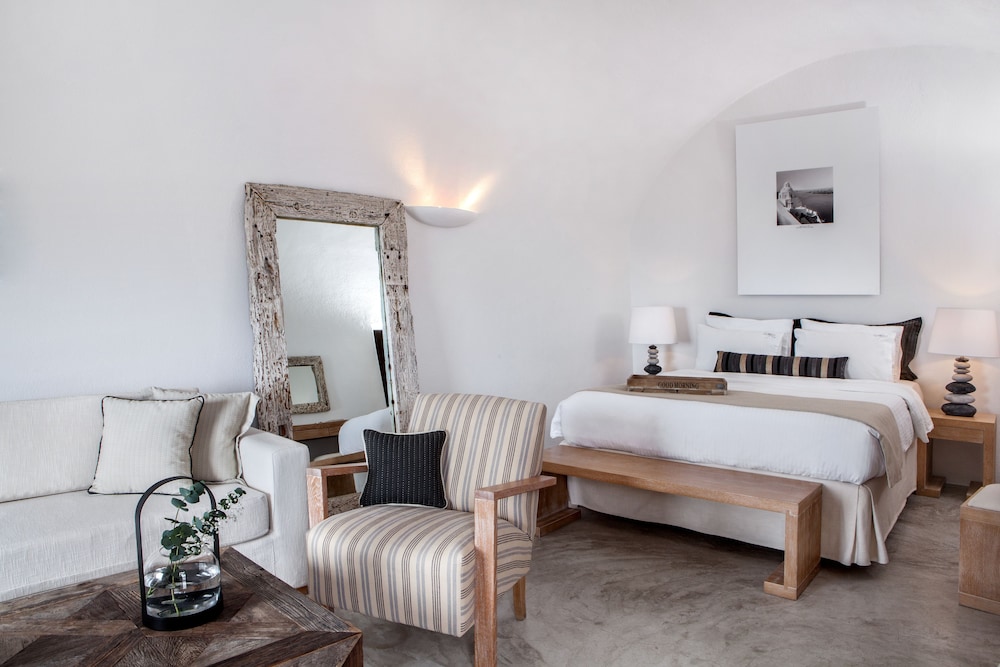 Honeymoon Petra Villas — Hotel rooms in Imerovigli, South Aegean
