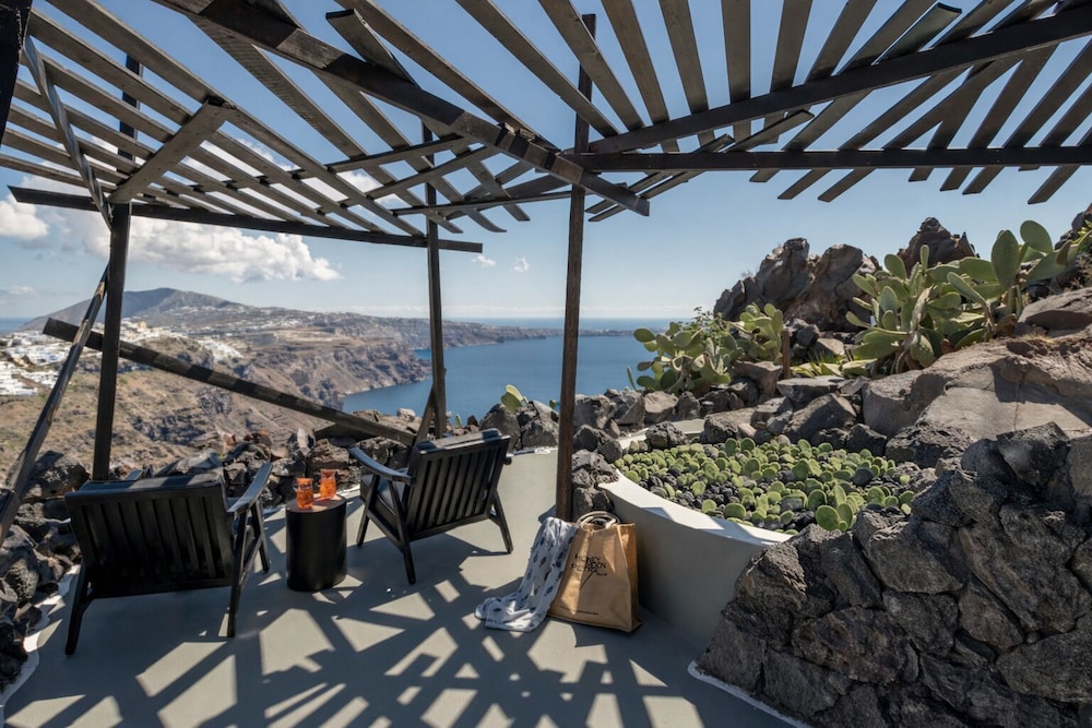 Honeymoon Petra Villas — Attractions in the area in Imerovigli, South Aegean