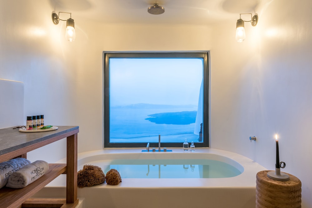 Honeymoon Petra Villas — Hotel rooms in Imerovigli, South Aegean