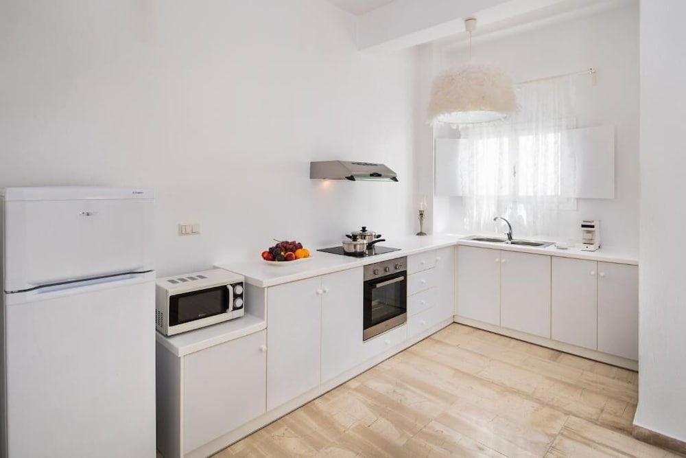 Sol Mare Salis — Hotel rooms in Kamari, South Aegean
