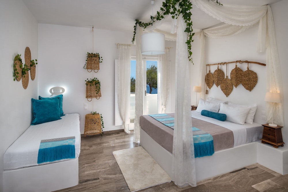 Sol Mare Salis — Hotel rooms in Kamari, South Aegean